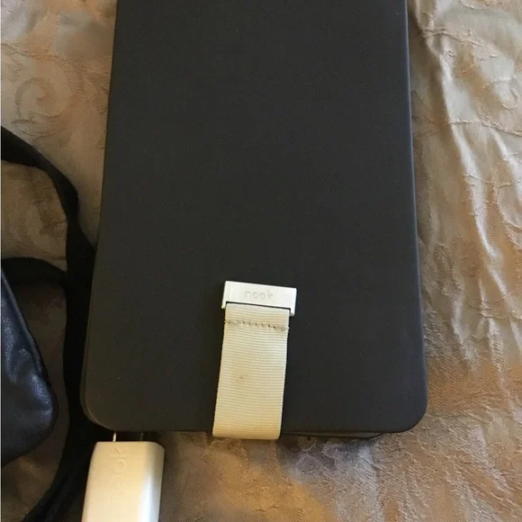 Nook tablet/nook cover/ nook bag crossover - Picture 2 of 3